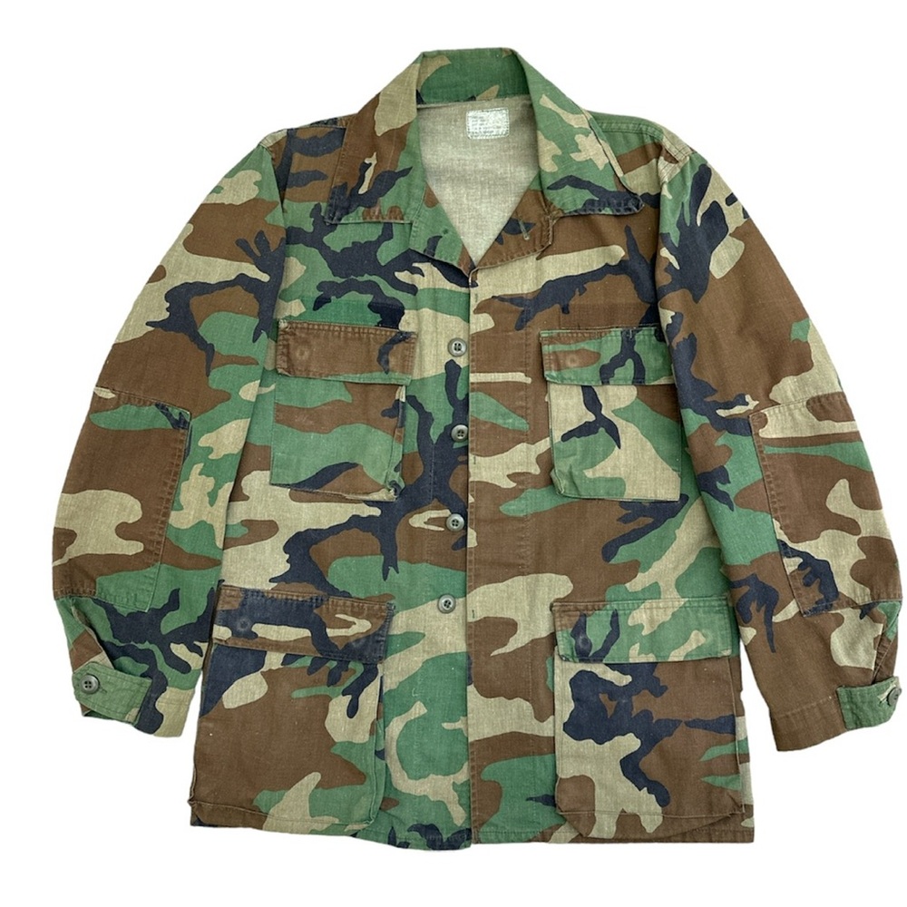 Vintage Unisex Authentic US army fatigue camo jacket ptp 21ā